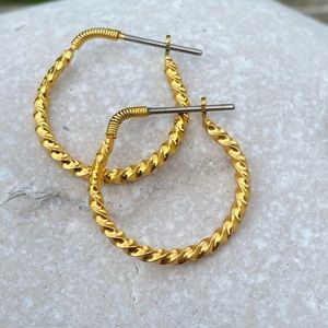 Gold plated hoop fashion earrings twist design